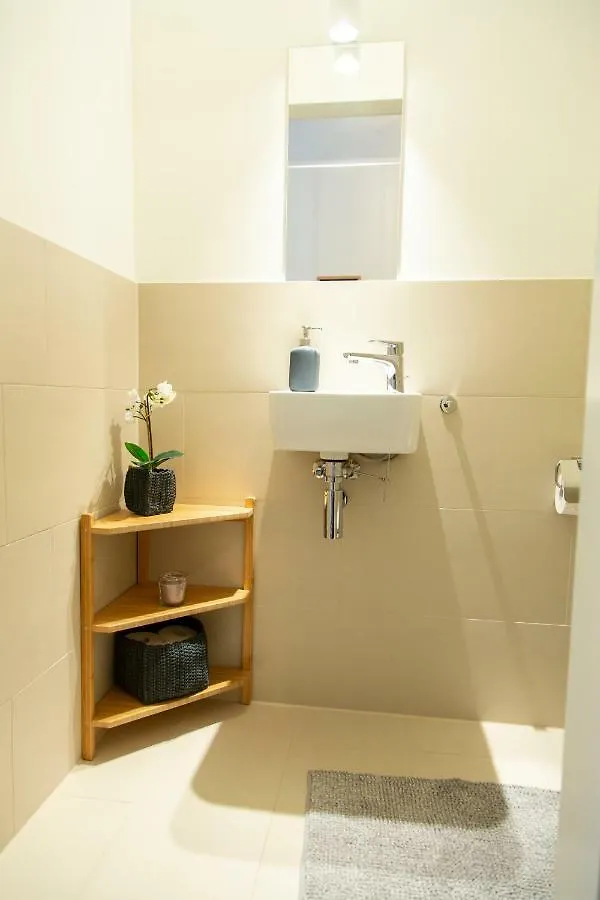 Cozy & Cool Apartment * 5 Min To City Center Wien 0*,  Österreich